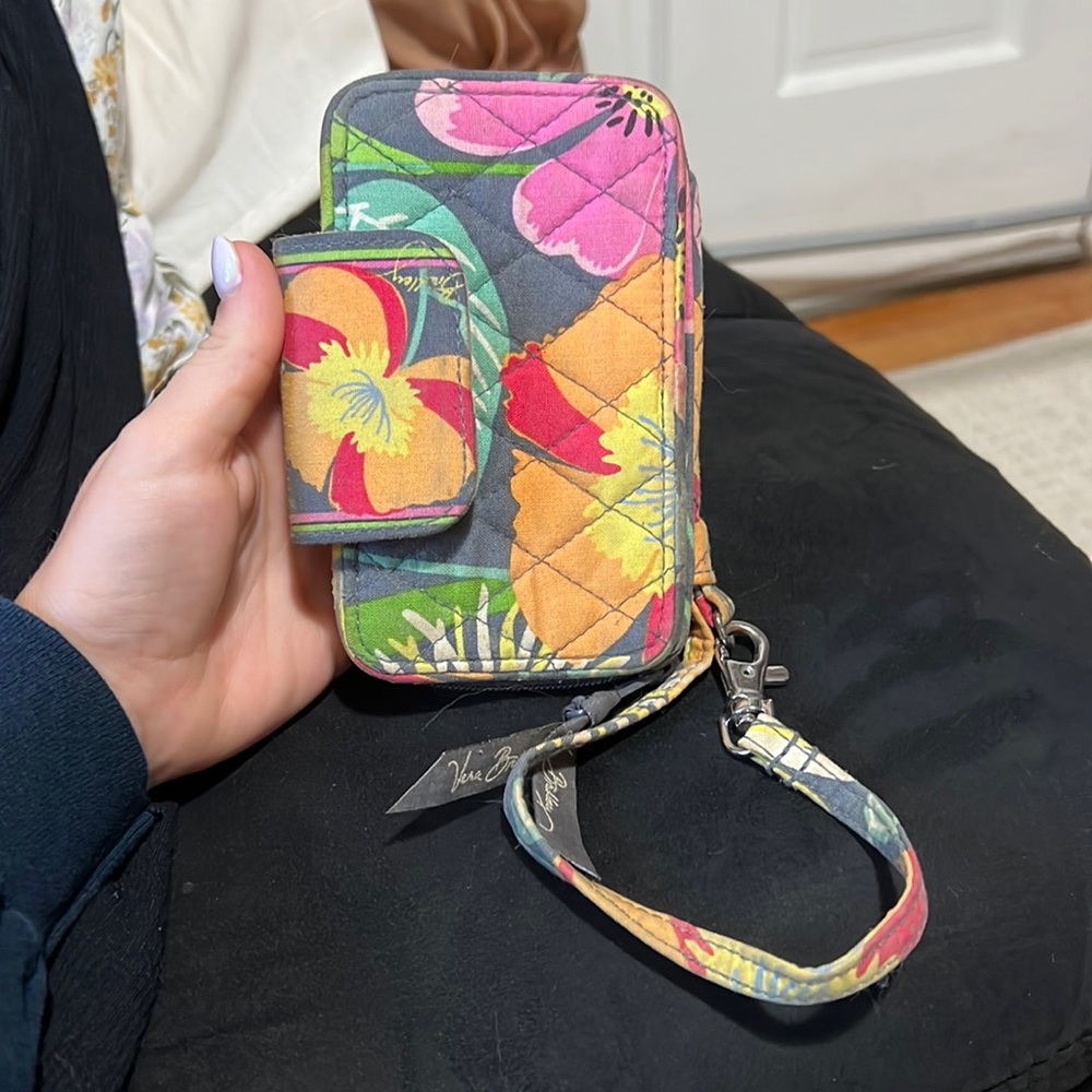 Vera Bradley wallet. Gently used. Good condition.